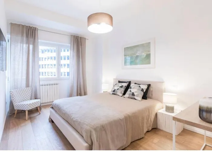 Lovely Flat In Piazza Morosini