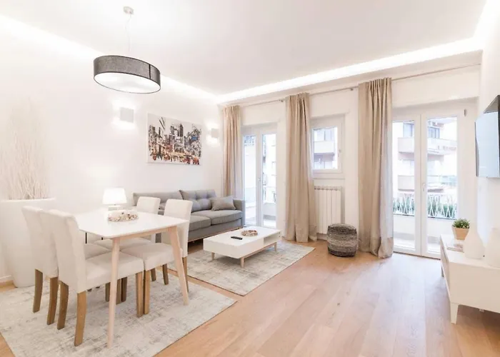 Apartment Lovely Flat In Piazza Morosini